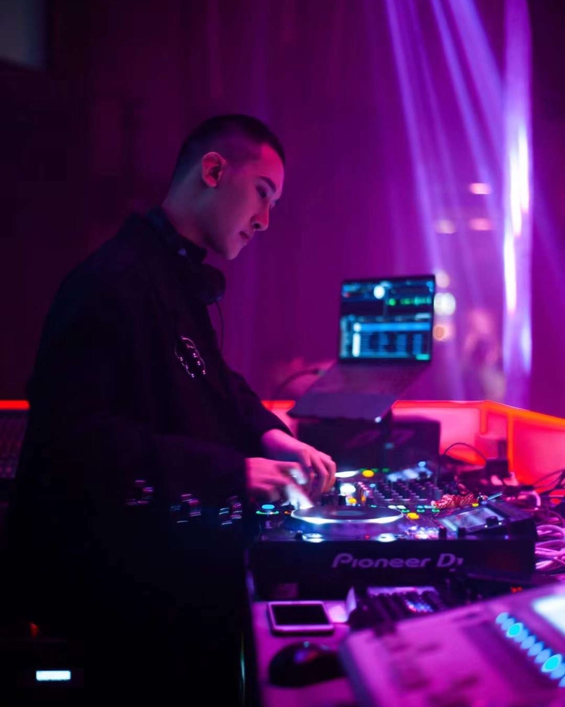 DJ 表演